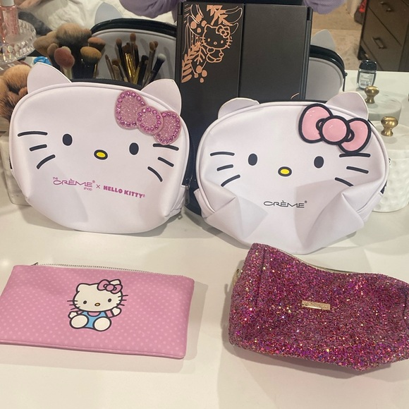 Hello Kitty set of 4 makeup bags - Picture 1 of 5